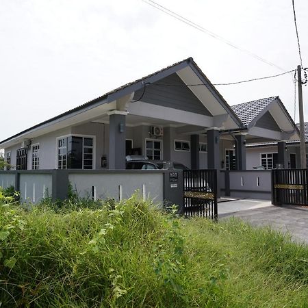 Badok Chomey Homestay Tok Jembal Kampong Tanjong Gelam Exterior photo